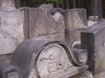 Kobyla Gra - nagrobki na cmentarzu ydowskim