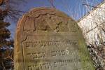 symbol dzbana i misy umieszcza si na grobach lewitw, czyli osb obmywajcych rce rabinw w synagodze